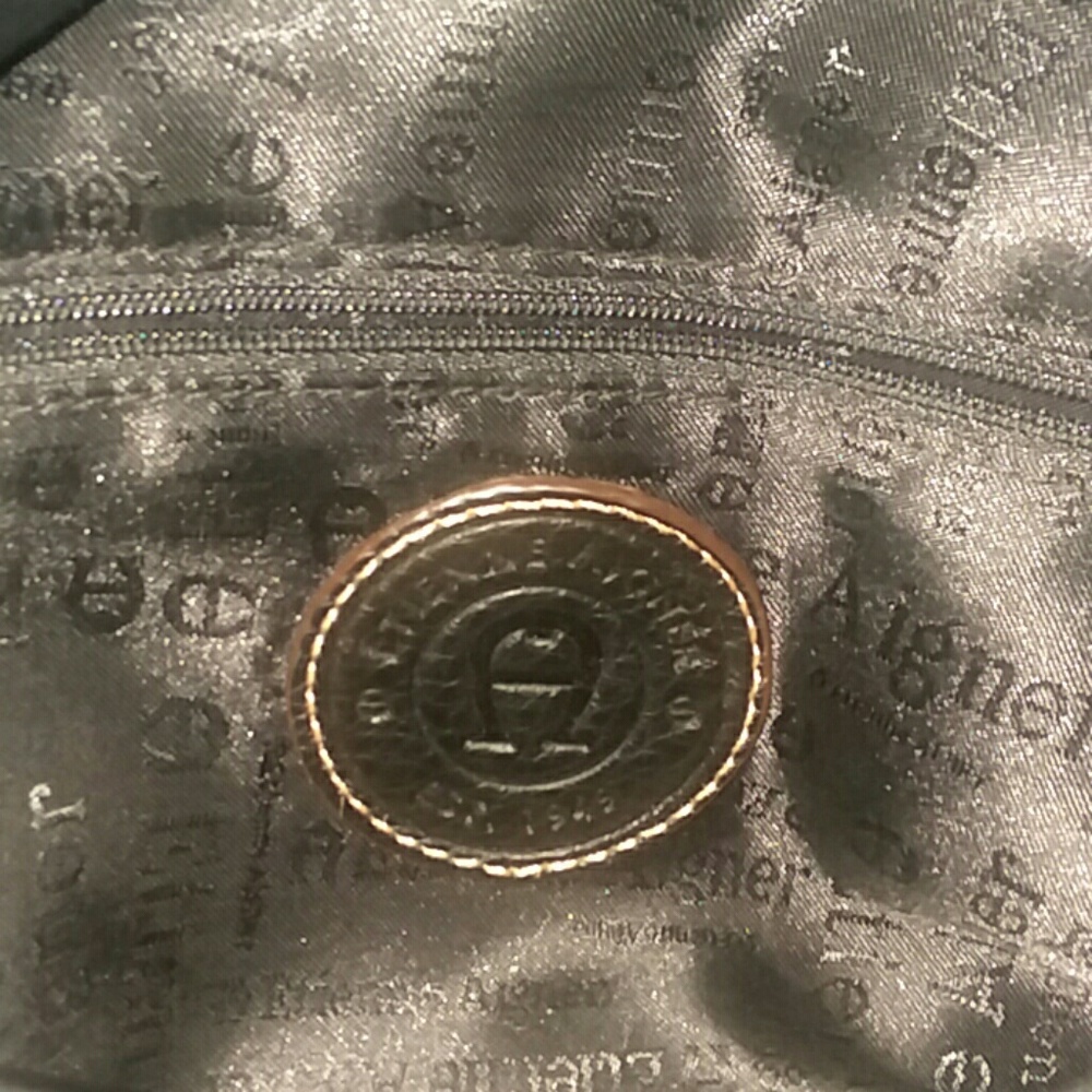 Aigner Handbag - Picture 5 of 8